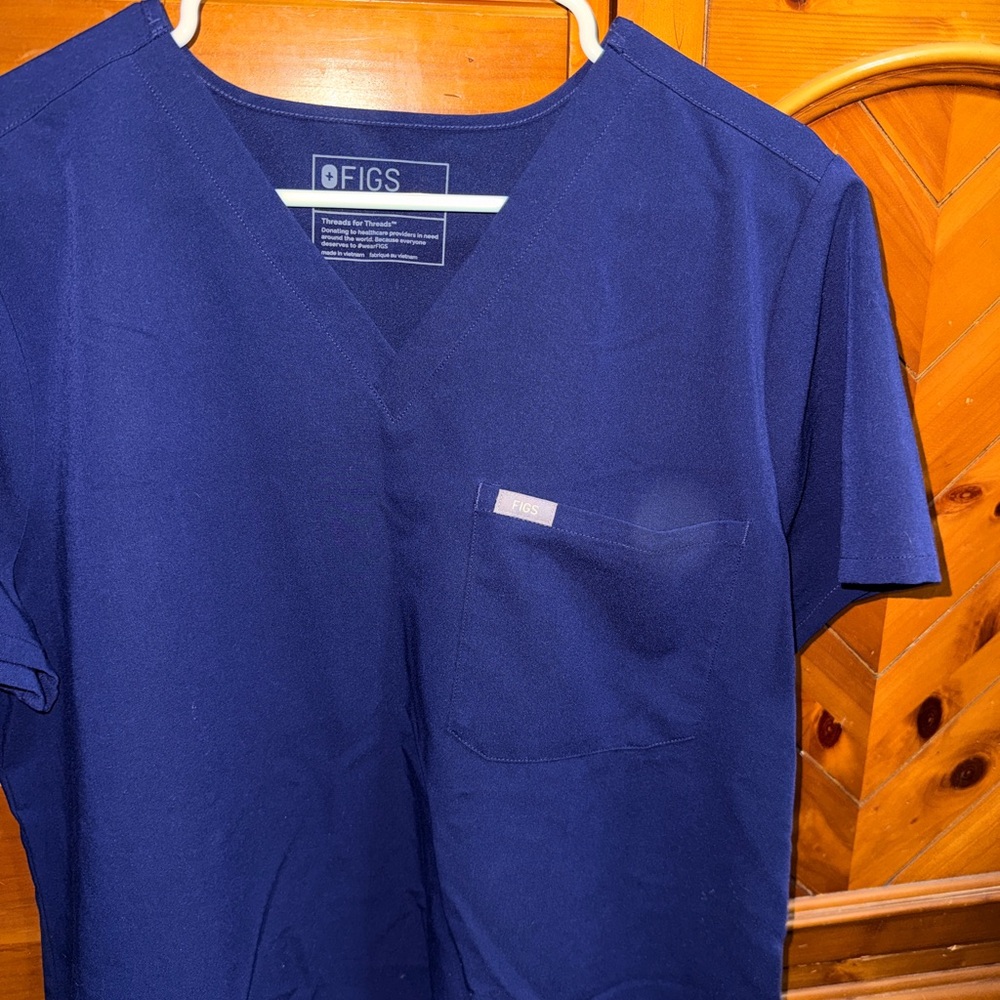 Figs Women’s Navy Catatina V-Neck Scrub Top